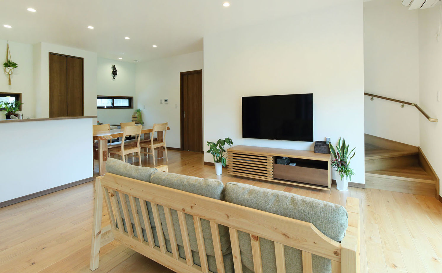 クレバリーホーム 【2500万円～2999万円／家事動線／収納充実／間取図有】共働き＆子育て世代が建てた、南欧テイストの住まいの建築実例画像6