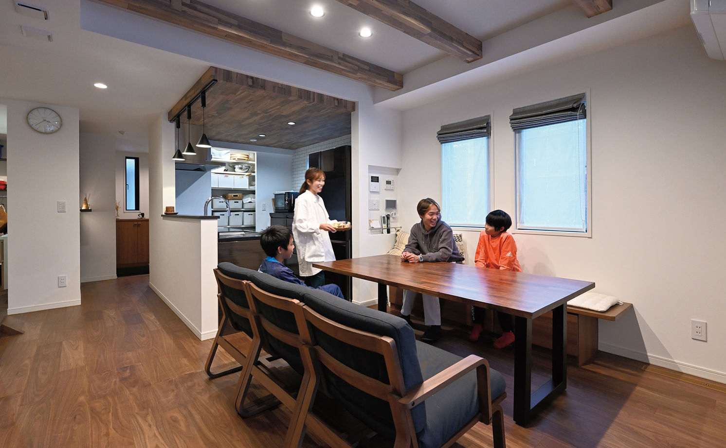 クレバリーホーム 【2500万円～2999万円／土間／家事動線／収納充実／間取図有】1階と2階で異なる家族団欒のスタイルを楽しむの建築実例画像1