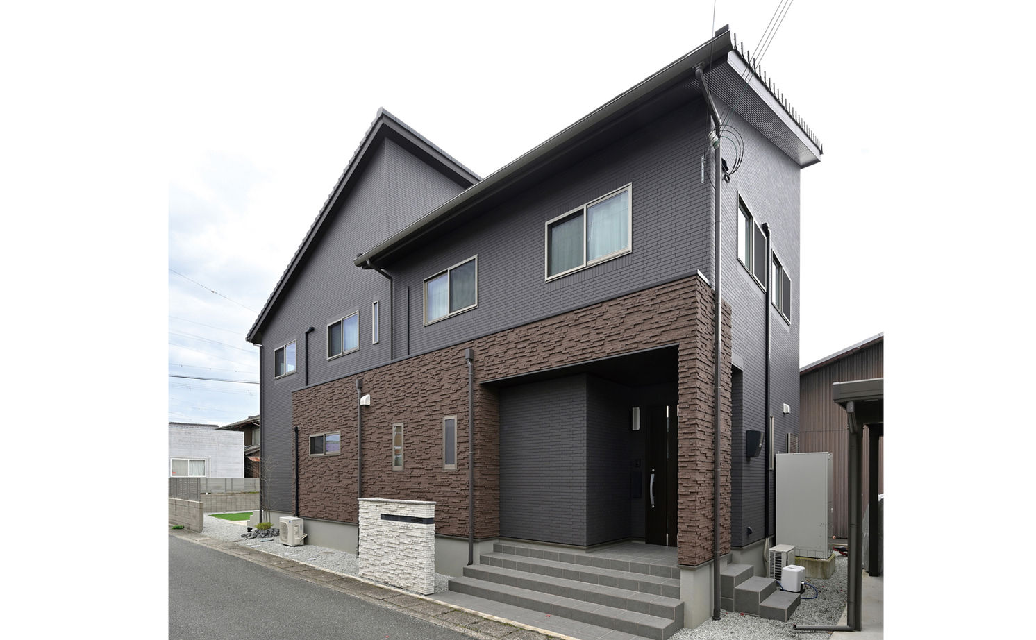 クレバリーホーム 【2500万円～2999万円／吹抜／収納充実／間取図有】吹き抜けの開放的なリビングに、家族が自然に集う住まいの建築実例画像2