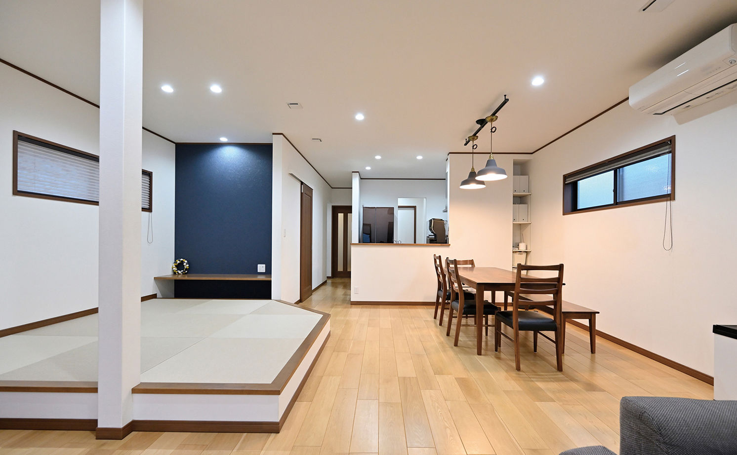 クレバリーホーム 【2500万円～2999万円／吹抜／収納充実／間取図有】吹き抜けの開放的なリビングに、家族が自然に集う住まいの建築実例画像3