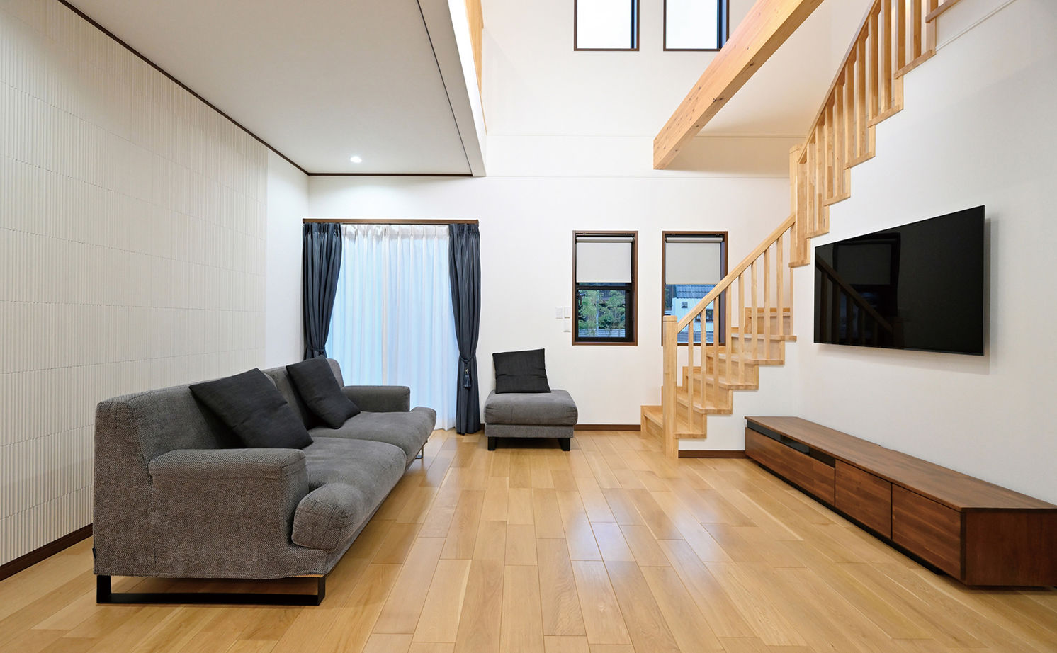 クレバリーホーム 【2500万円～2999万円／吹抜／収納充実／間取図有】吹き抜けの開放的なリビングに、家族が自然に集う住まいの建築実例画像4