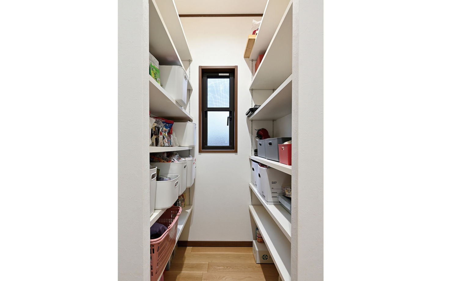 クレバリーホーム 【2500万円～2999万円／吹抜／収納充実／間取図有】吹き抜けの開放的なリビングに、家族が自然に集う住まいの建築実例画像5