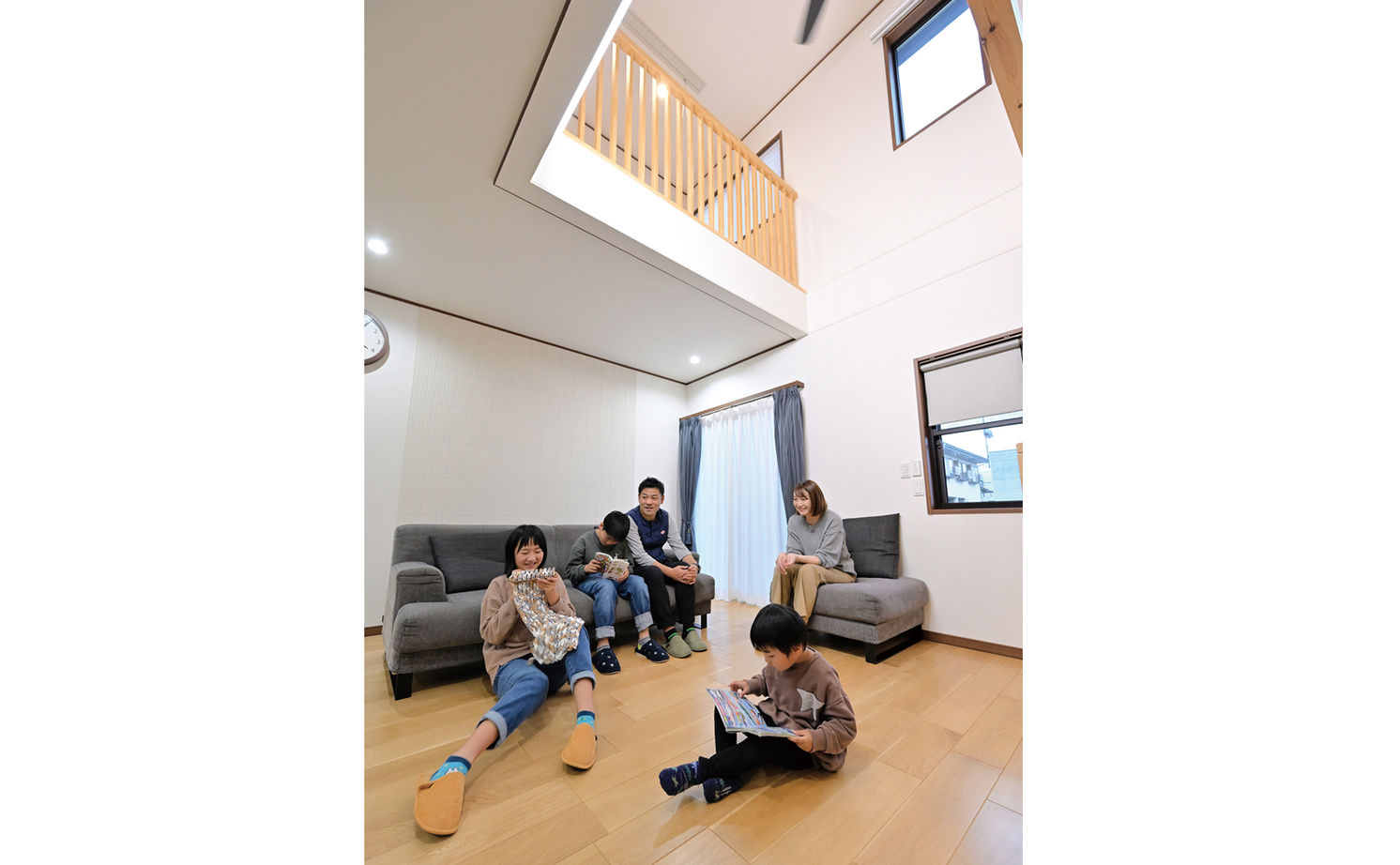 クレバリーホーム 【2500万円～2999万円／吹抜／収納充実／間取図有】吹き抜けの開放的なリビングに、家族が自然に集う住まいの建築実例画像6