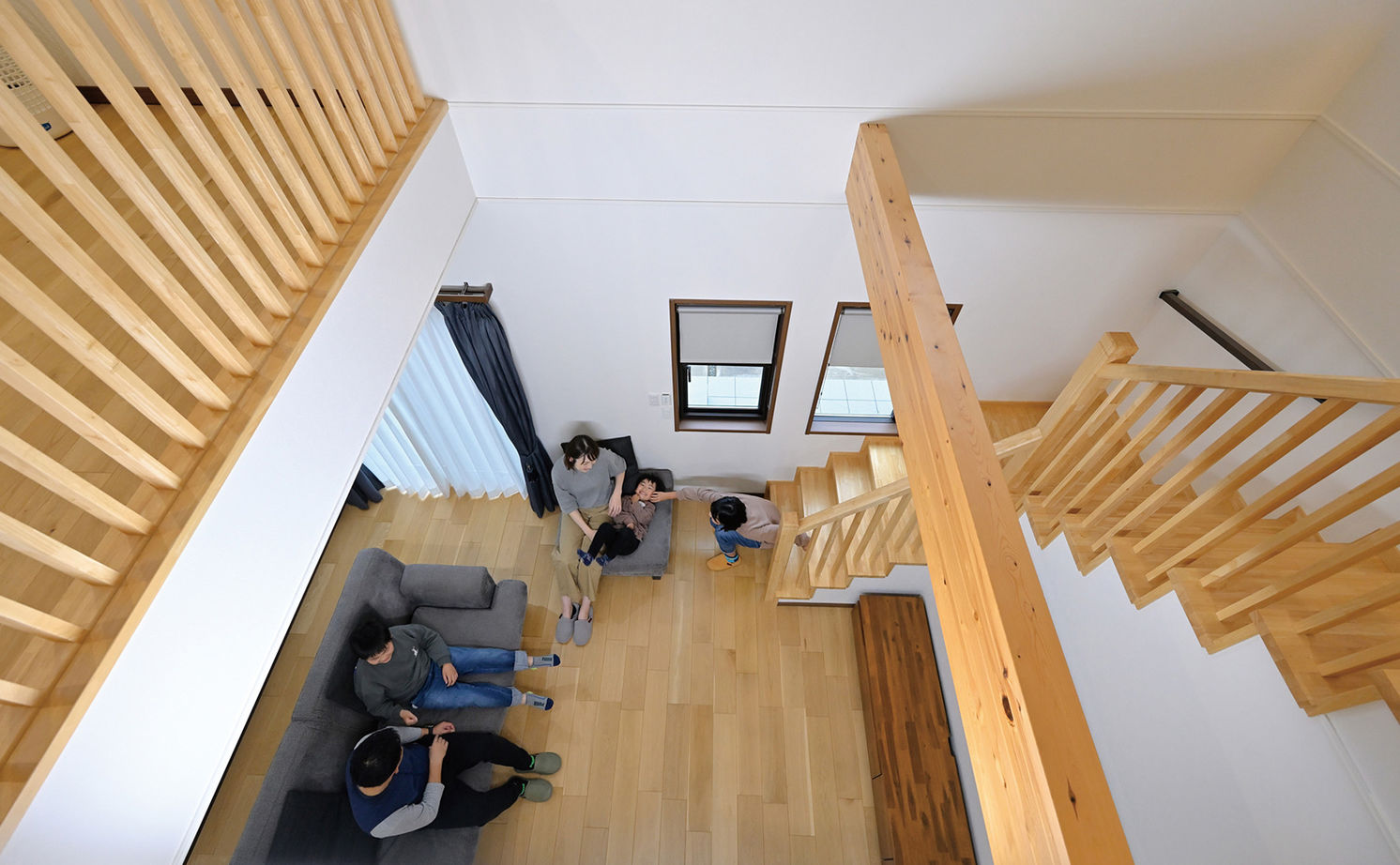 クレバリーホーム 【2500万円～2999万円／吹抜／収納充実／間取図有】吹き抜けの開放的なリビングに、家族が自然に集う住まいの建築実例画像8