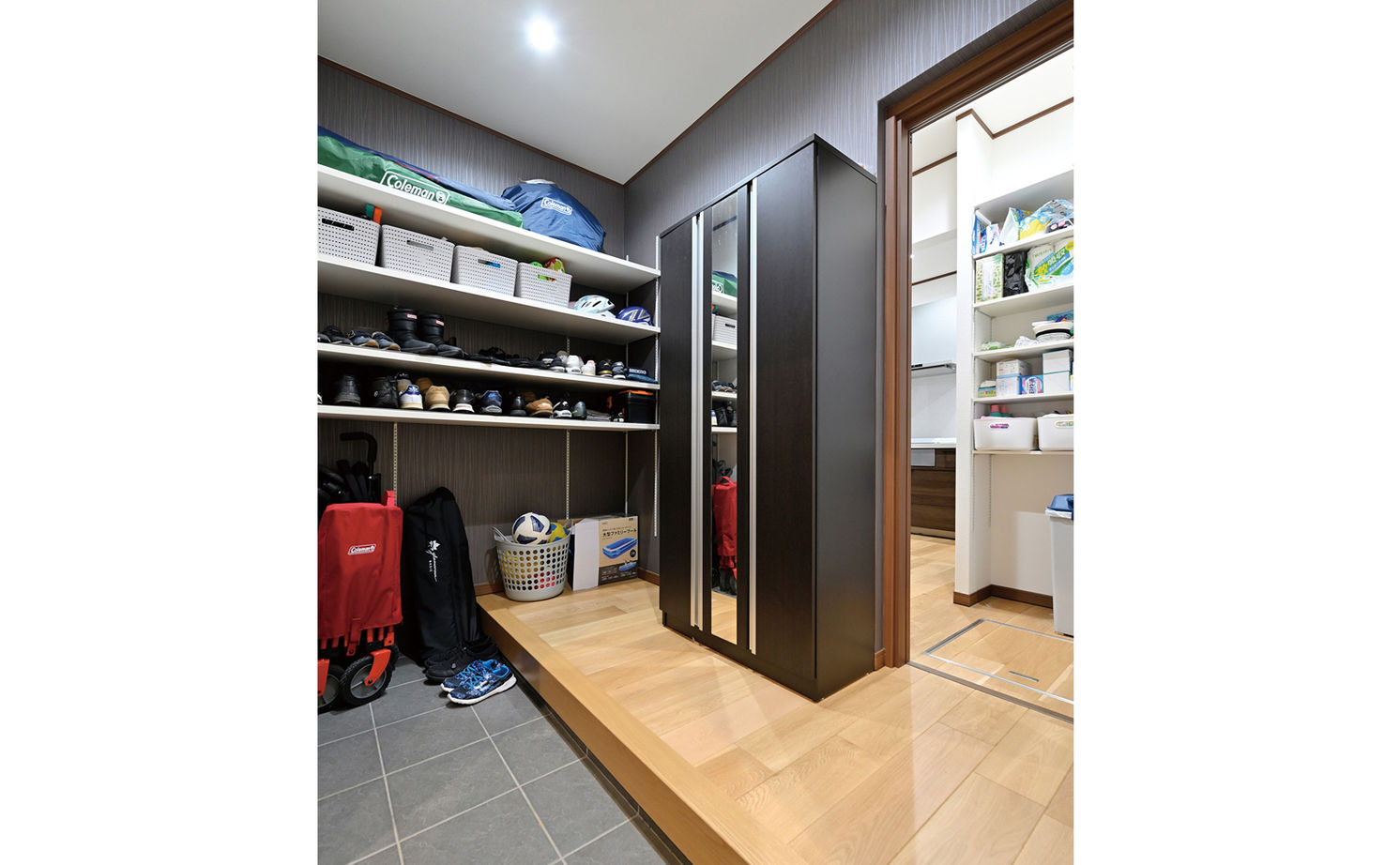 クレバリーホーム 【2500万円～2999万円／吹抜／収納充実／間取図有】吹き抜けの開放的なリビングに、家族が自然に集う住まいの建築実例画像13