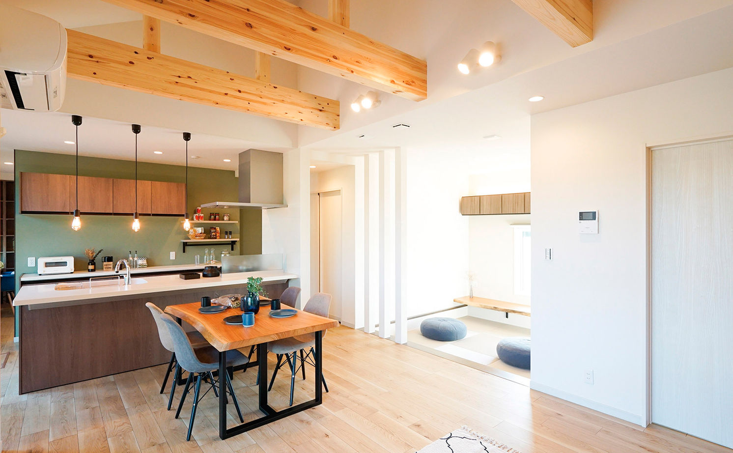 クレバリーホーム 【2500万円～2999万円／平屋／間取図有】窓辺に四季を感じながら暮らす、“好き”を楽しむ平屋の建築実例画像2