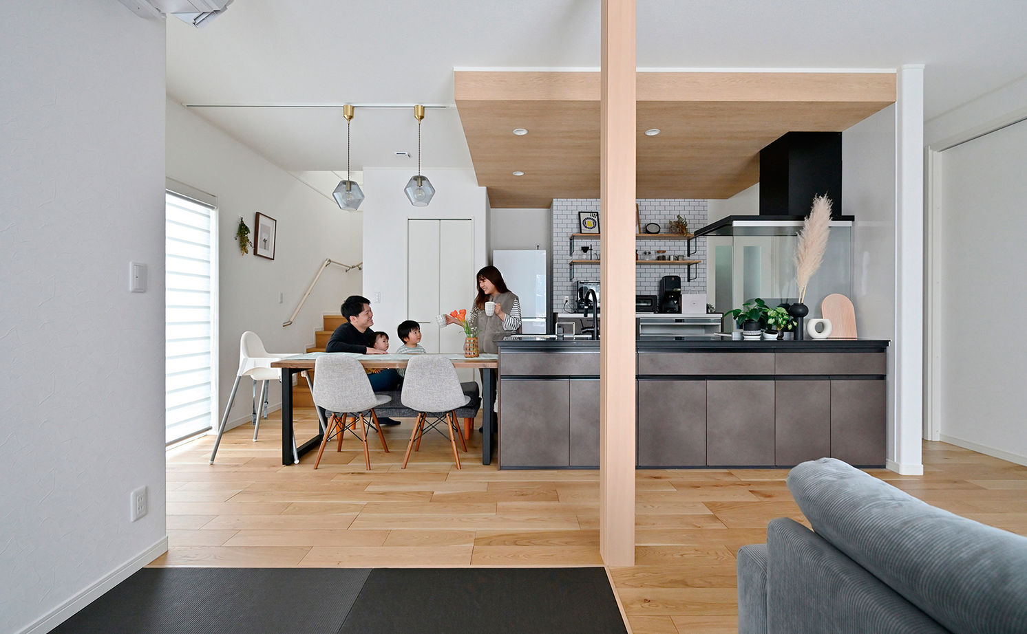 クレバリーホーム 【2500万円～2999万円／家事子育て動線／間取図有】キッチンを中心にした回遊動線で家族がのびのび暮らす家の建築実例画像1