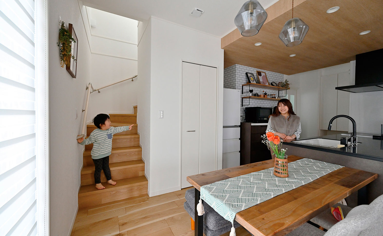 クレバリーホーム 【2500万円～2999万円／家事子育て動線／間取図有】キッチンを中心にした回遊動線で家族がのびのび暮らす家の建築実例画像3