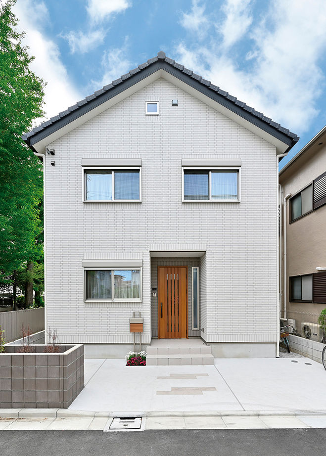 クレバリーホーム 【2500万円～2999万円／吹抜けリビング／間取図有】大きな窓から四季を伝える借景が暮らしに彩りを添える家の建築実例画像2