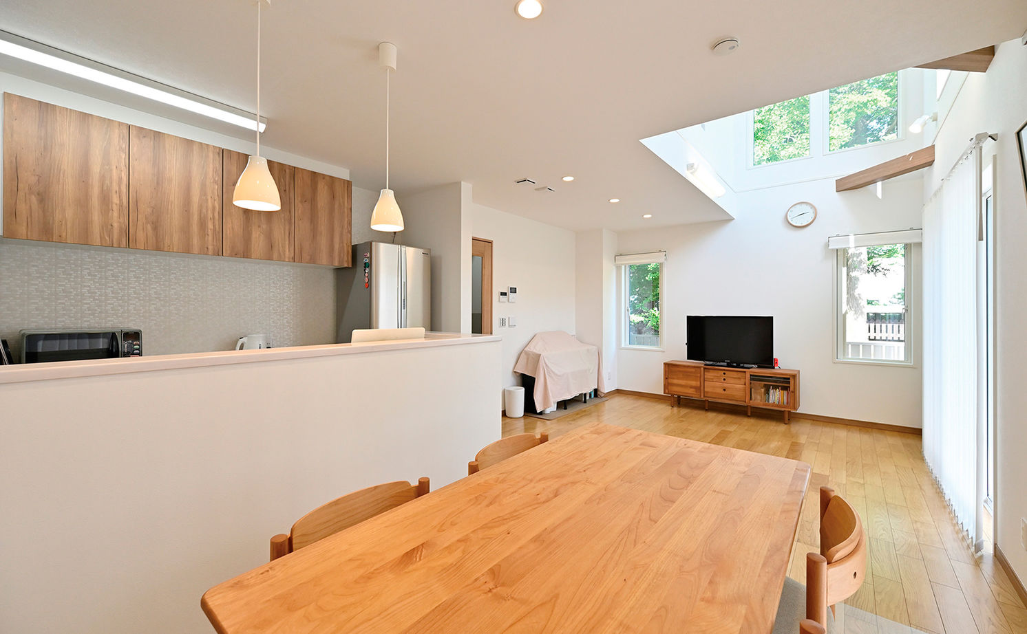 クレバリーホーム 【2500万円～2999万円／吹抜けリビング／間取図有】大きな窓から四季を伝える借景が暮らしに彩りを添える家の建築実例画像4