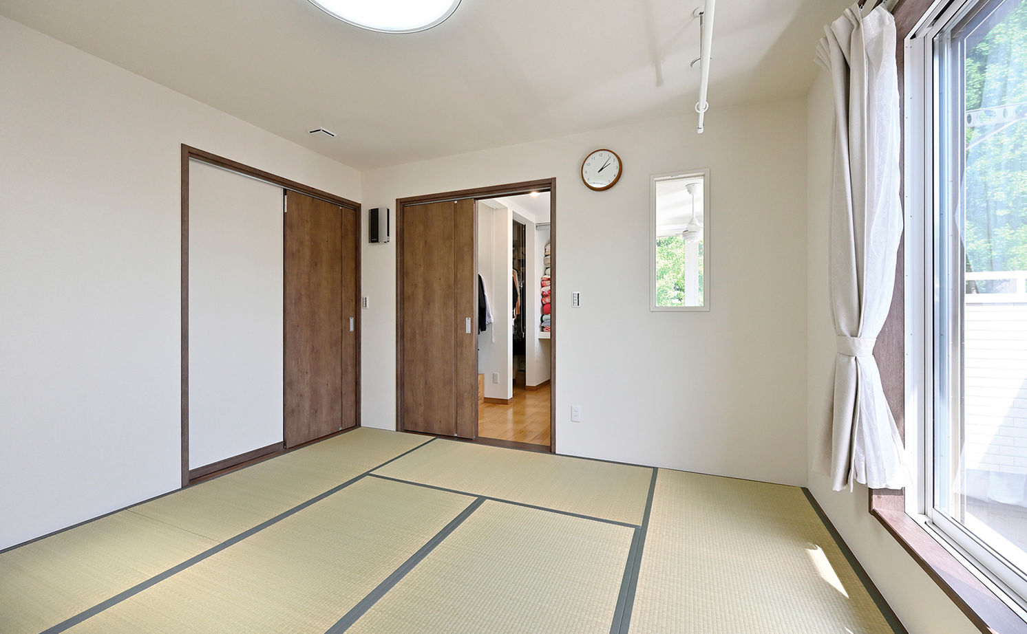 クレバリーホーム 【2500万円～2999万円／吹抜けリビング／間取図有】大きな窓から四季を伝える借景が暮らしに彩りを添える家の建築実例画像7