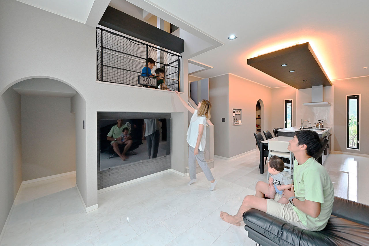 クレバリーホーム 【2000万円～2499万円／スキップフロア／間取図有】子育てしやすく家事ラクも実現。暮らしの質を高める家の建築実例画像1