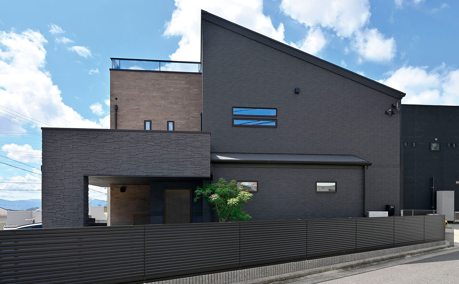 クレバリーホーム 【4000万円～／屋上アウトドアリビング／間取図有】ホテルライクな高級感。愛犬との時間も楽しむ暮らしの建築実例画像2