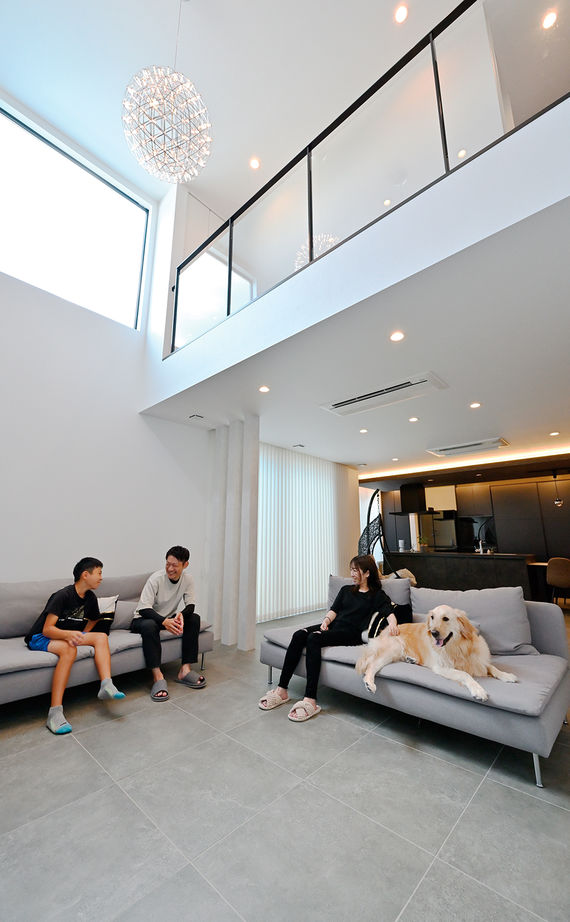 クレバリーホーム 【4000万円～／屋上アウトドアリビング／間取図有】ホテルライクな高級感。愛犬との時間も楽しむ暮らしの建築実例画像3