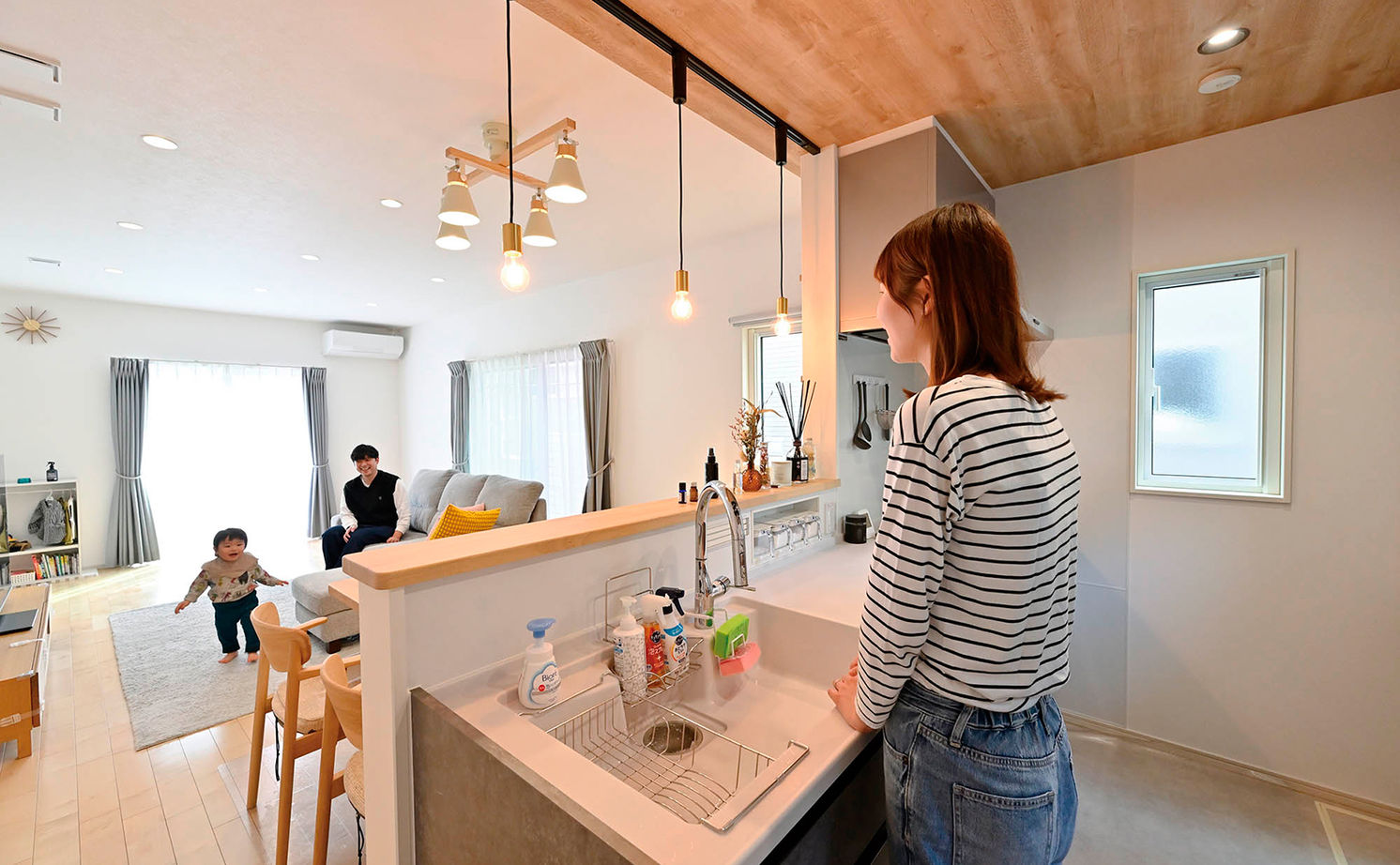 クレバリーホーム 【2000万円～2499万円／家事動線／間取図有】カフェ風キッチンから家族を見守る、ナチュラルテイストの空間の建築実例画像4