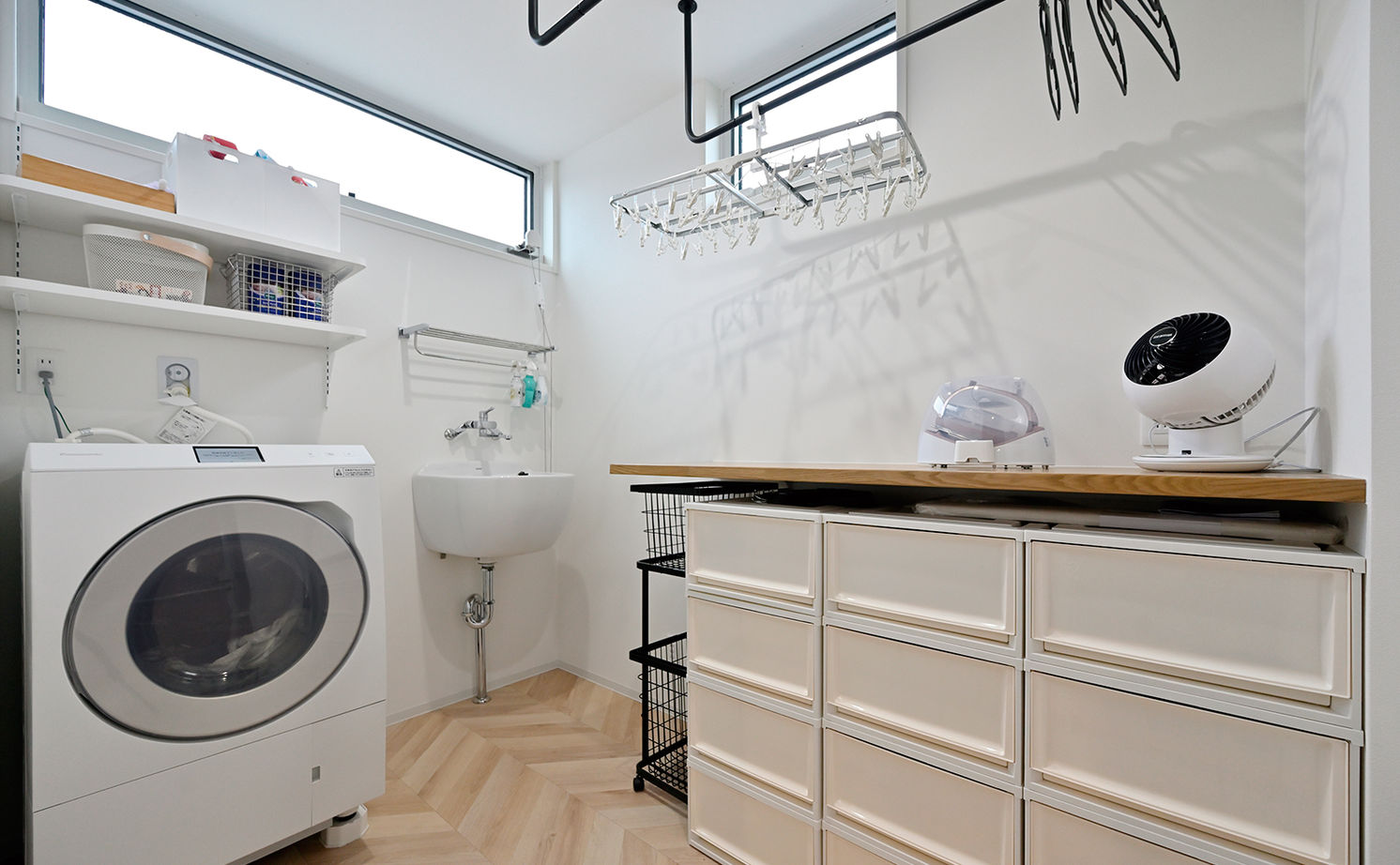 クレバリーホーム 【4000万円～／アウトドアリビング／間取図有】吹抜けと大開口で開放的。外に閉じて、内に開くコの字型の家の建築実例画像13