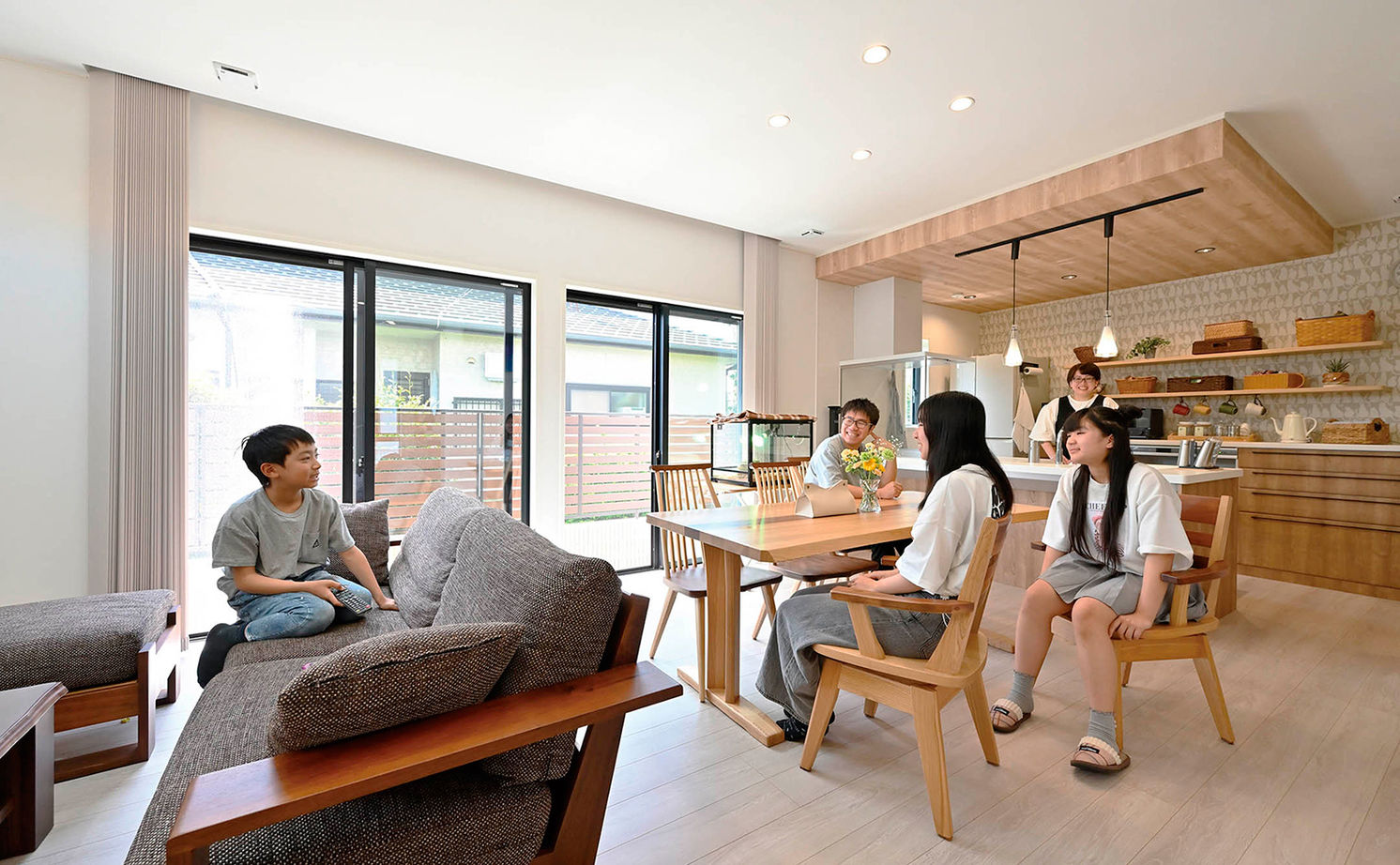 クレバリーホーム 【3000万円～3499万円／オープンLDK／間取図有】キッチンを中心に家族が集う家。共働き夫婦の工夫も満載の建築実例画像3