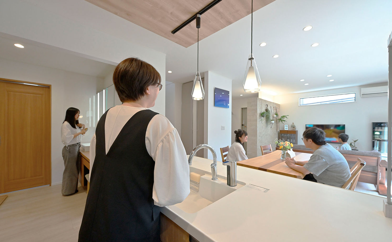 クレバリーホーム 【3000万円～3499万円／オープンLDK／間取図有】キッチンを中心に家族が集う家。共働き夫婦の工夫も満載の建築実例画像5