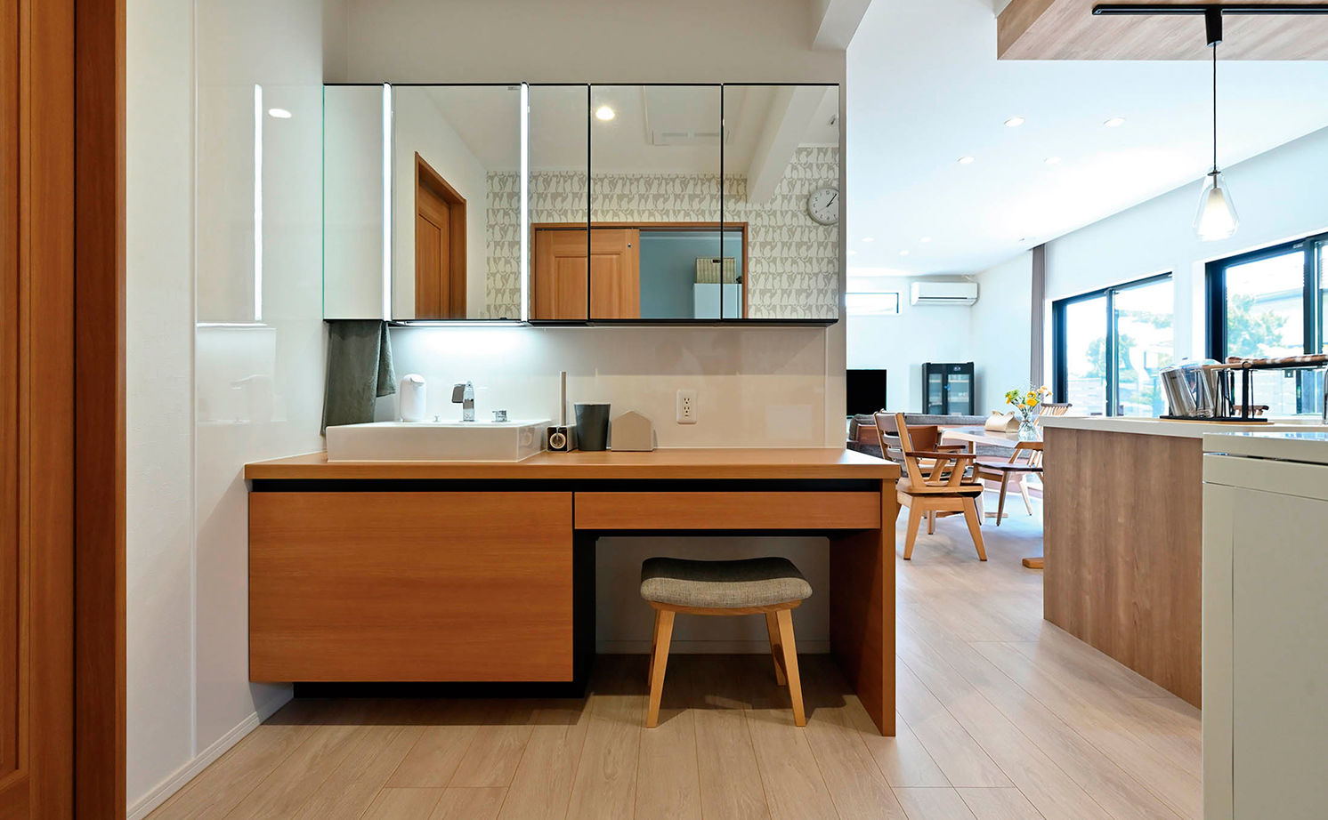 クレバリーホーム 【3000万円～3499万円／オープンLDK／間取図有】キッチンを中心に家族が集う家。共働き夫婦の工夫も満載の建築実例画像8