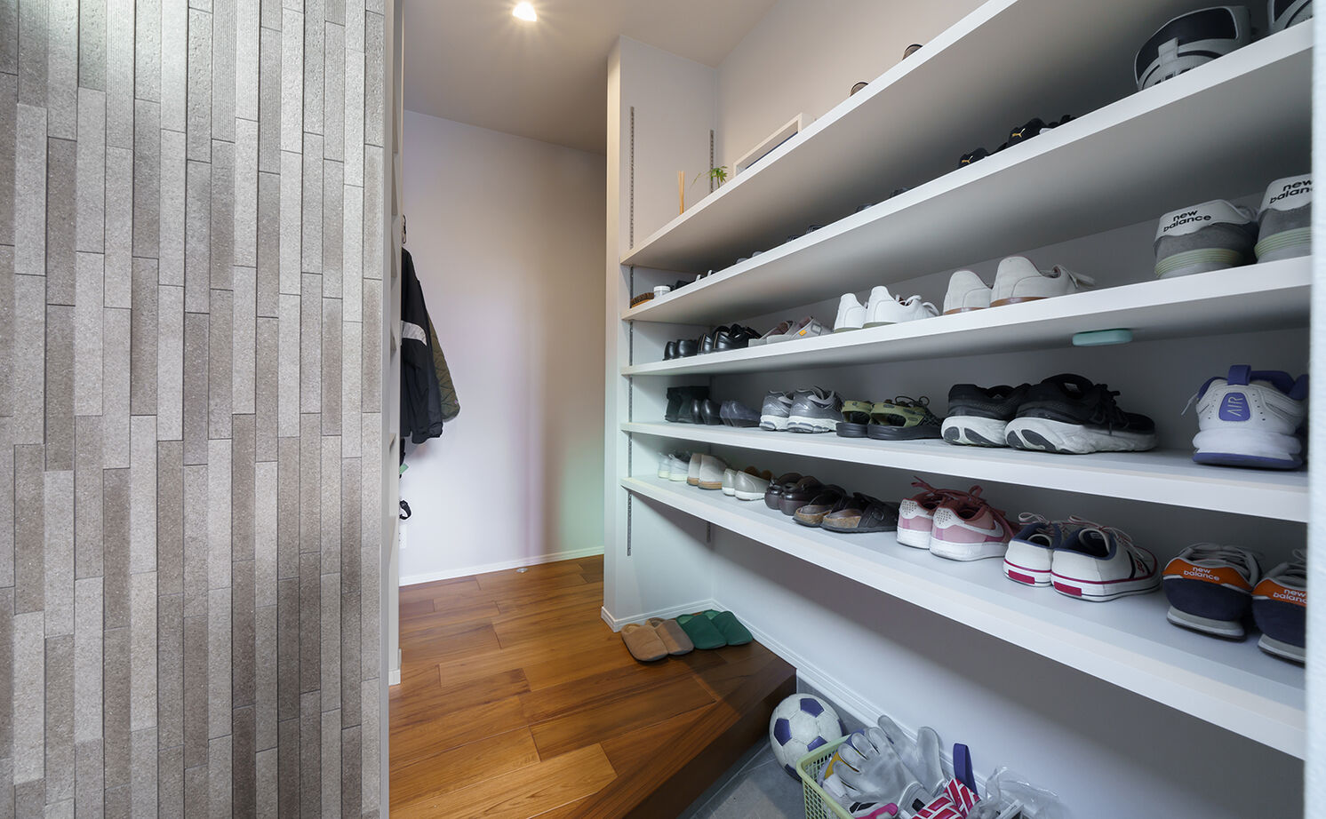 クレバリーホーム 【4000万円～／中2階／テラス／間取図】家族が心地よい距離感でくつろげる、完全同居型の二世帯住宅の建築実例画像17