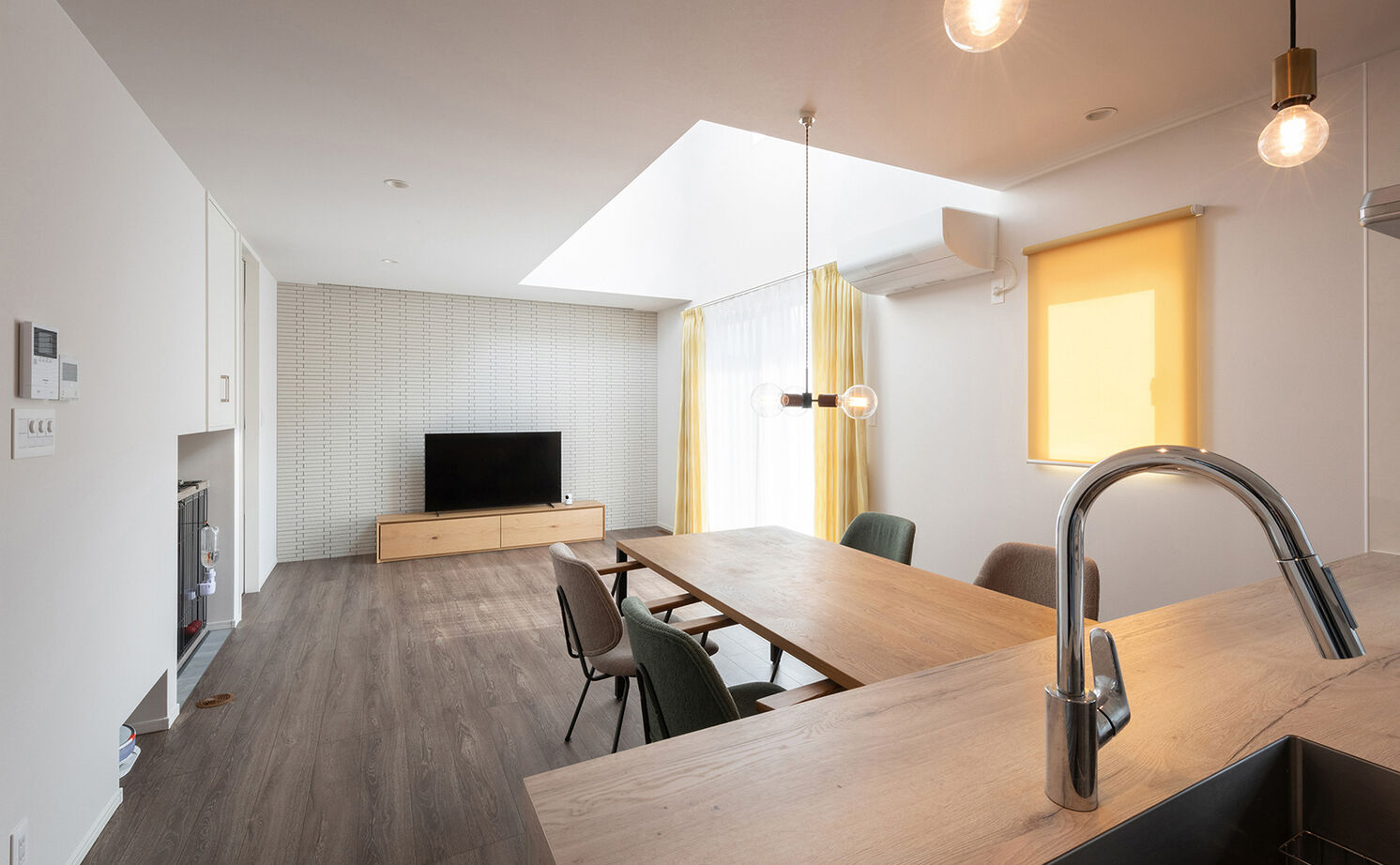 クレバリーホーム 【3500万円～3999万円／吹抜け／ペット／間取図】タイルならではの白が美しい。愛犬と暮らす高断熱の家の建築実例画像3