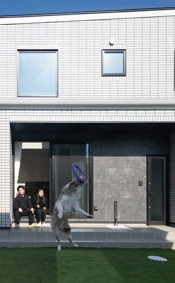 クレバリーホーム 【3500万円～3999万円／吹抜け／ペット／間取図】タイルならではの白が美しい。愛犬と暮らす高断熱の家の建築実例画像4