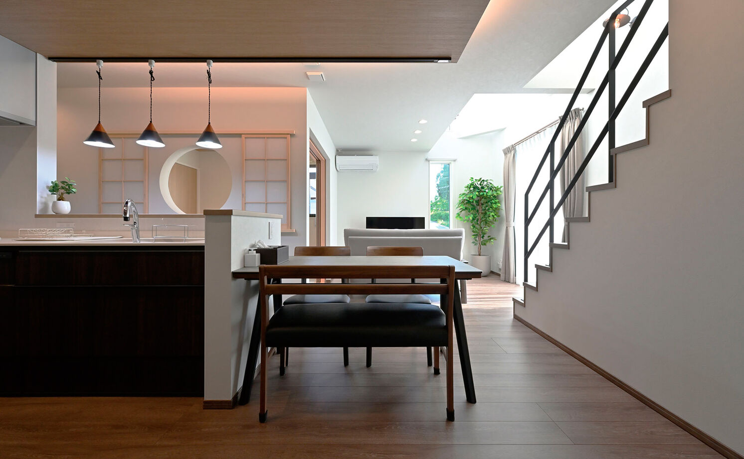 クレバリーホーム 【2500万円～2999万円／吹抜け／家事動線／間取図】ストレスフリーな暮らしを叶えたカフェライクな住まいの建築実例画像