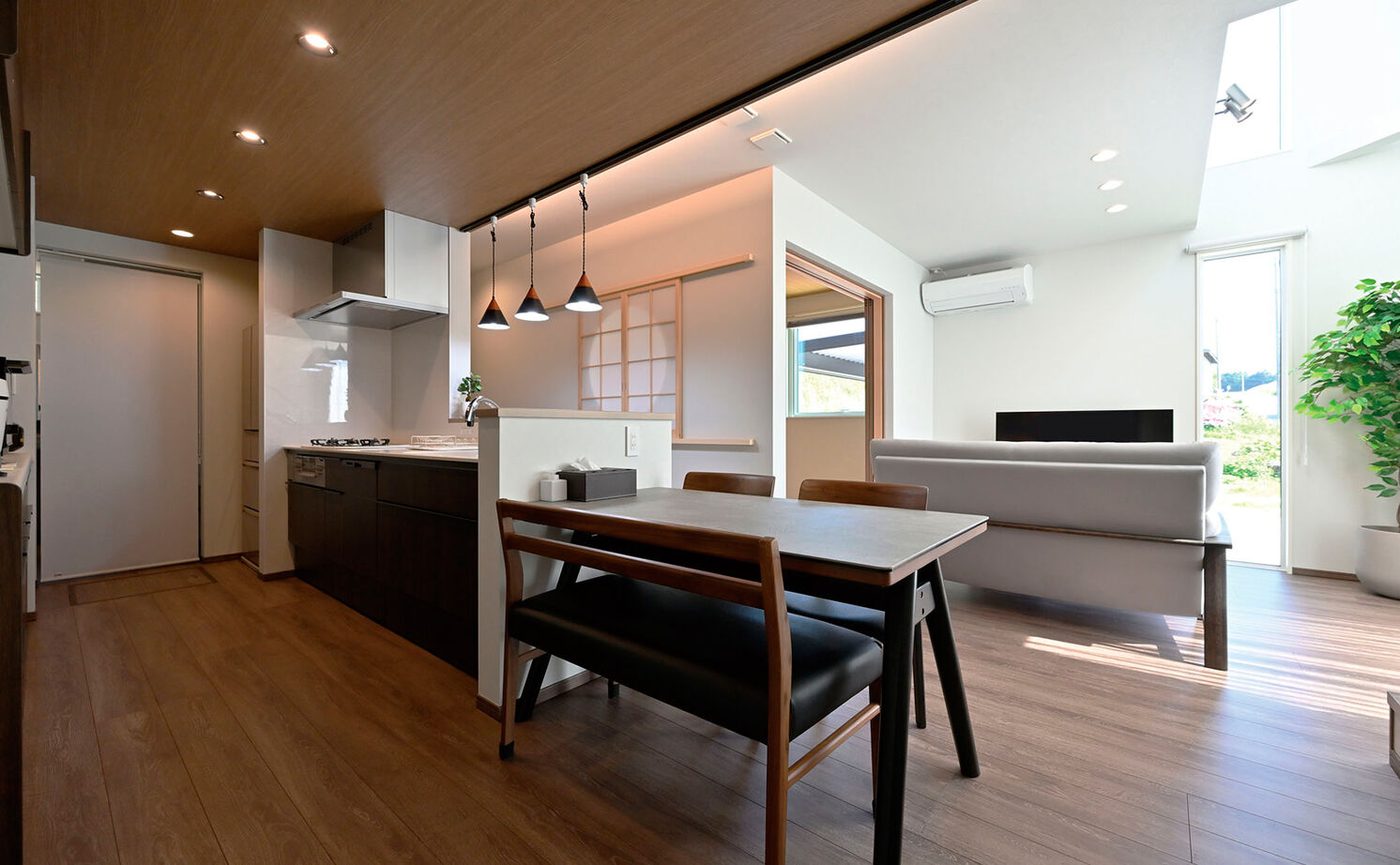 クレバリーホーム 【2500万円～2999万円／吹抜け／家事動線／間取図】ストレスフリーな暮らしを叶えたカフェライクな住まいの建築実例画像4