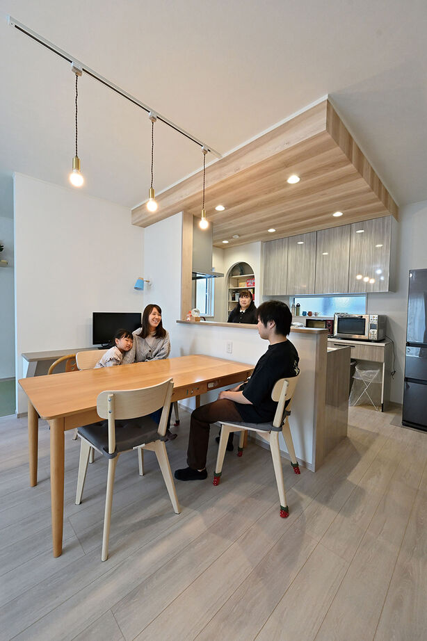 クレバリーホーム 【2000万円～2499万円／家事子育て動線／間取図】家族団らんもプライベートも充実。完全同居型の二世帯住宅の建築実例画像1