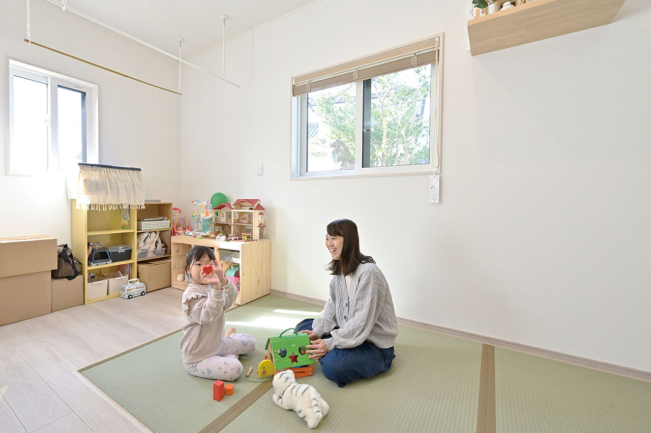 クレバリーホーム 【2000万円～2499万円／家事子育て動線／間取図】家族団らんもプライベートも充実。完全同居型の二世帯住宅の建築実例画像4