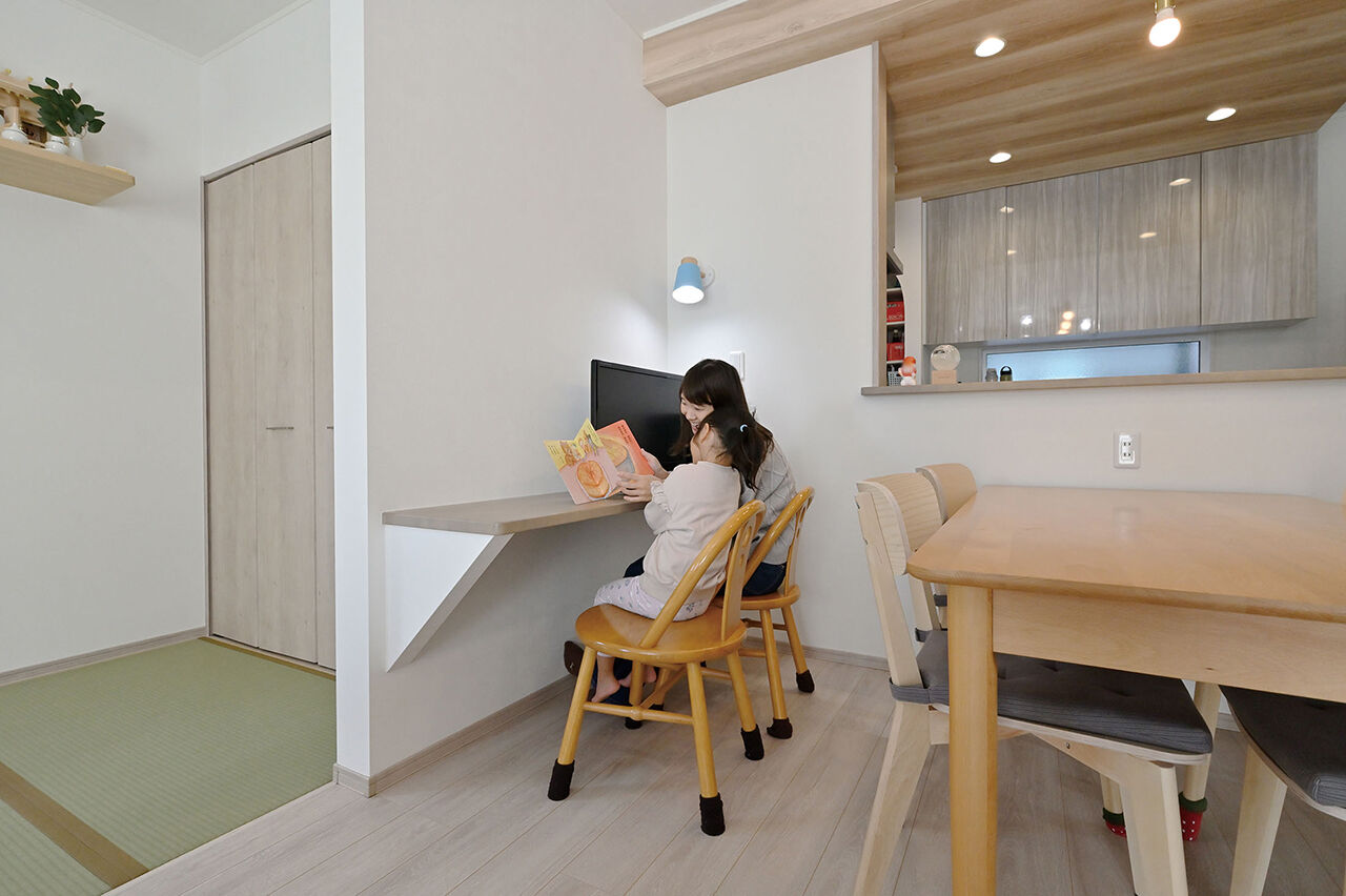 クレバリーホーム 【2000万円～2499万円／家事子育て動線／間取図】家族団らんもプライベートも充実。完全同居型の二世帯住宅の建築実例画像6