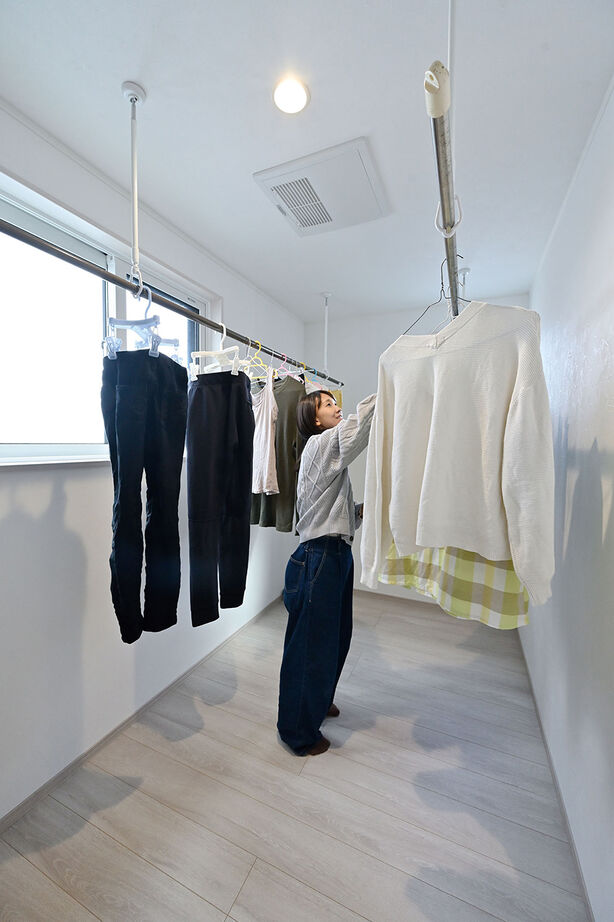 クレバリーホーム 【2000万円～2499万円／家事子育て動線／間取図】家族団らんもプライベートも充実。完全同居型の二世帯住宅の建築実例画像10