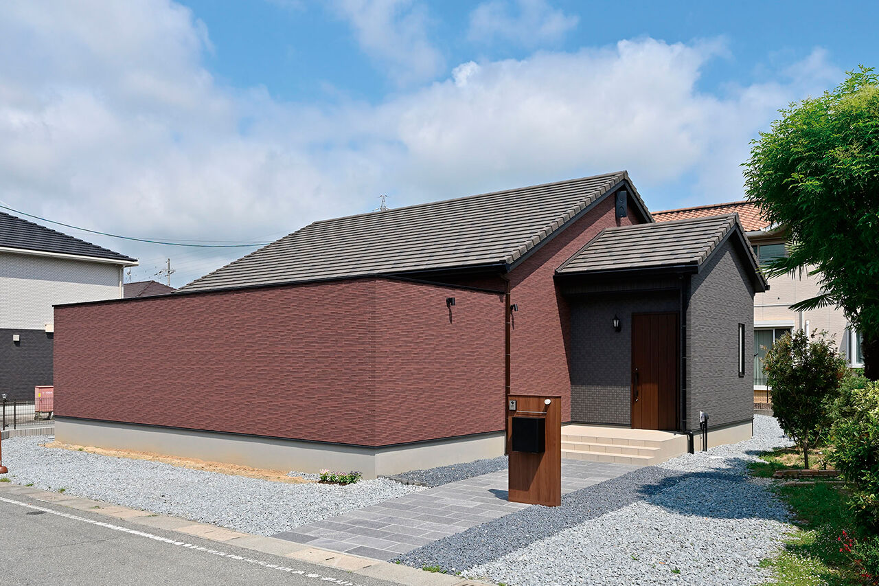 クレバリーホーム 【3000万円～3499万円／スキップフロア／間取図】外に閉じ、内に開く。カーテン不要なストレスフリーの平屋の建築実例画像1