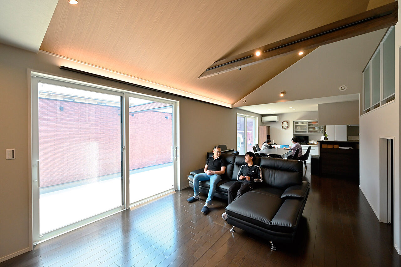 クレバリーホーム 【3000万円～3499万円／スキップフロア／間取図】外に閉じ、内に開く。カーテン不要なストレスフリーの平屋の建築実例画像2