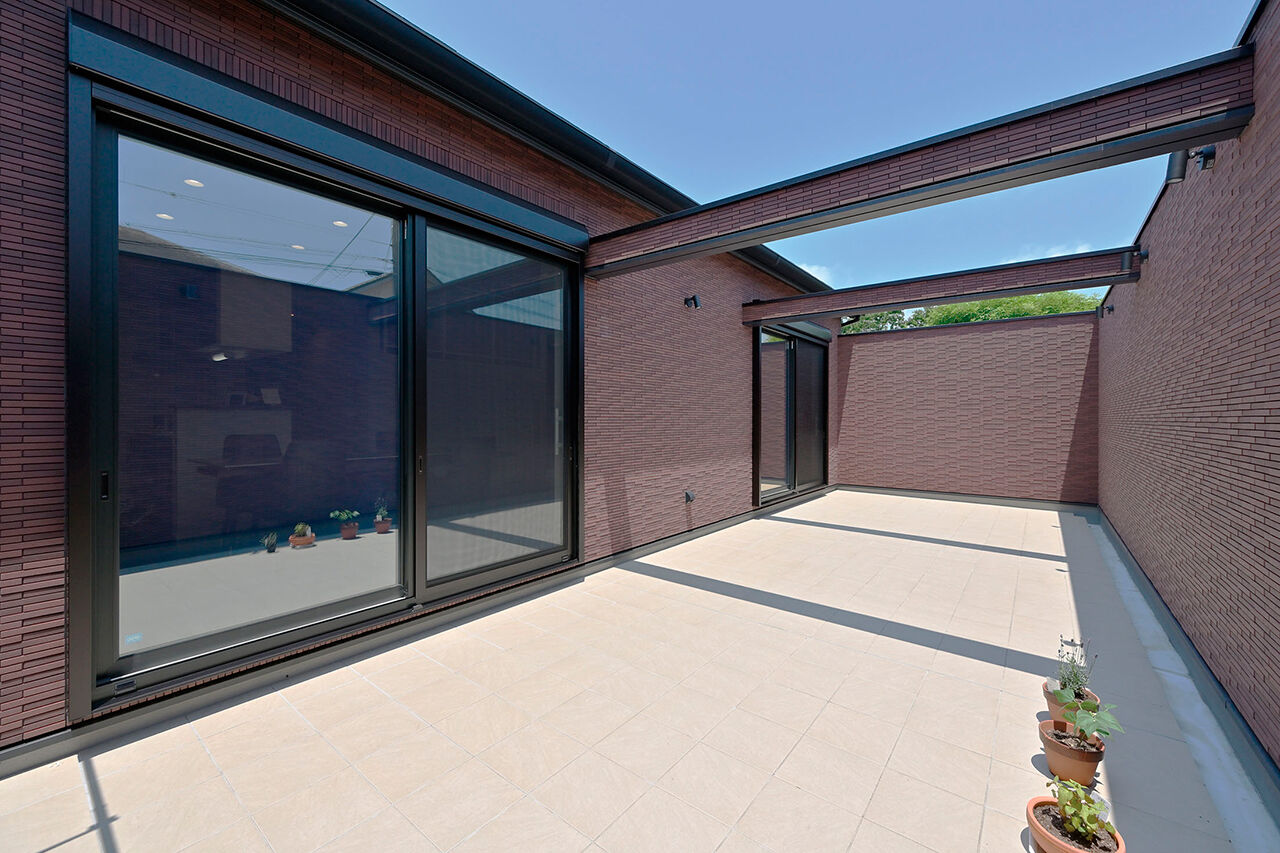 クレバリーホーム 【3000万円～3499万円／スキップフロア／間取図】外に閉じ、内に開く。カーテン不要なストレスフリーの平屋の建築実例画像5