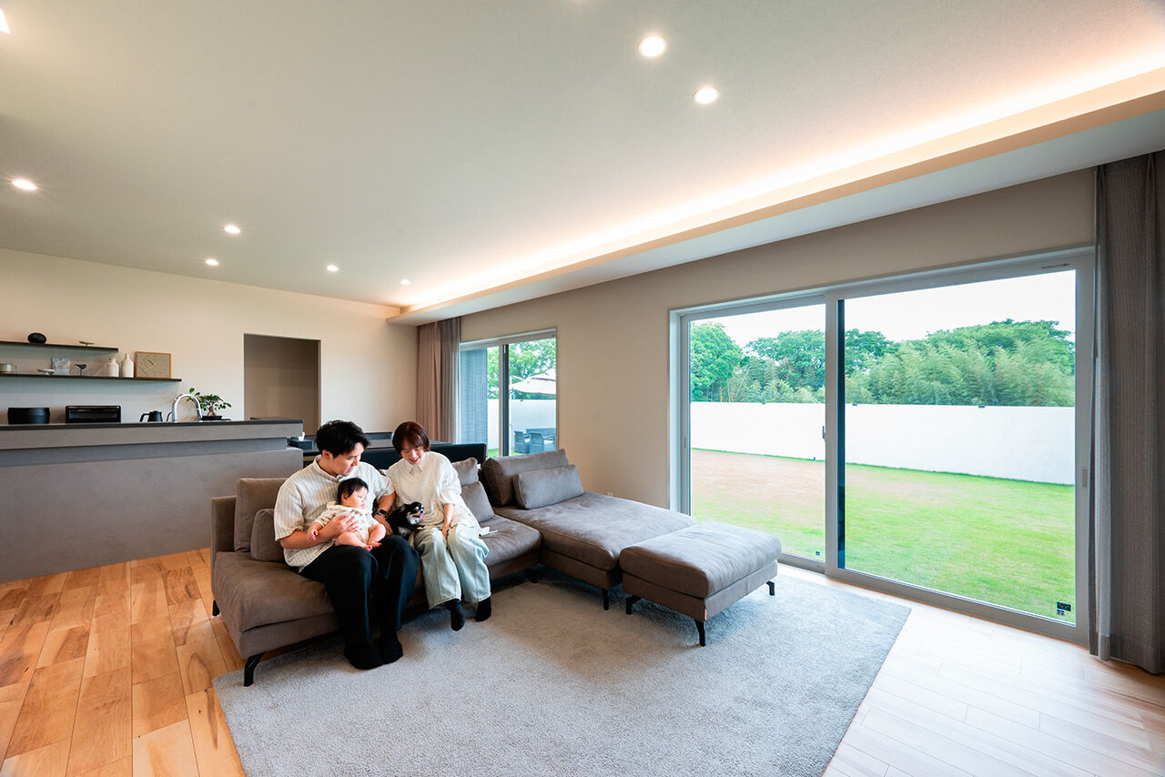 クレバリーホーム 【4000万円～／平屋／間取図】石目調の大判タイルが彩る風格ある佇まい。暮らしやすい平屋のガレージハウスの建築実例画像2