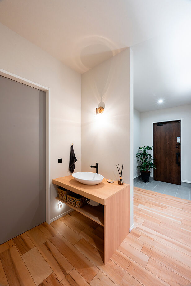 クレバリーホーム 【4000万円～／平屋／間取図】石目調の大判タイルが彩る風格ある佇まい。暮らしやすい平屋のガレージハウスの建築実例画像8