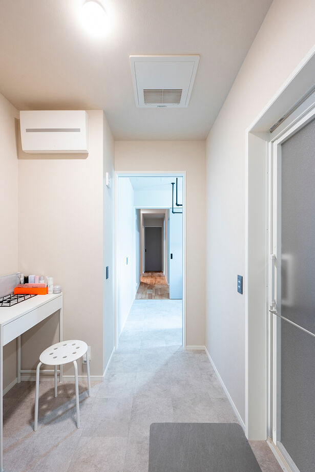 クレバリーホーム 【4000万円～／平屋／間取図】石目調の大判タイルが彩る風格ある佇まい。暮らしやすい平屋のガレージハウスの建築実例画像10