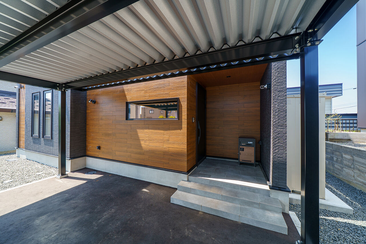 クレバリーホーム 【3500～3999万円／共働き／間取図】黒×木目調のタイルに風格が漂う、スタイリッシュなボックス型の住まいの建築実例画像9