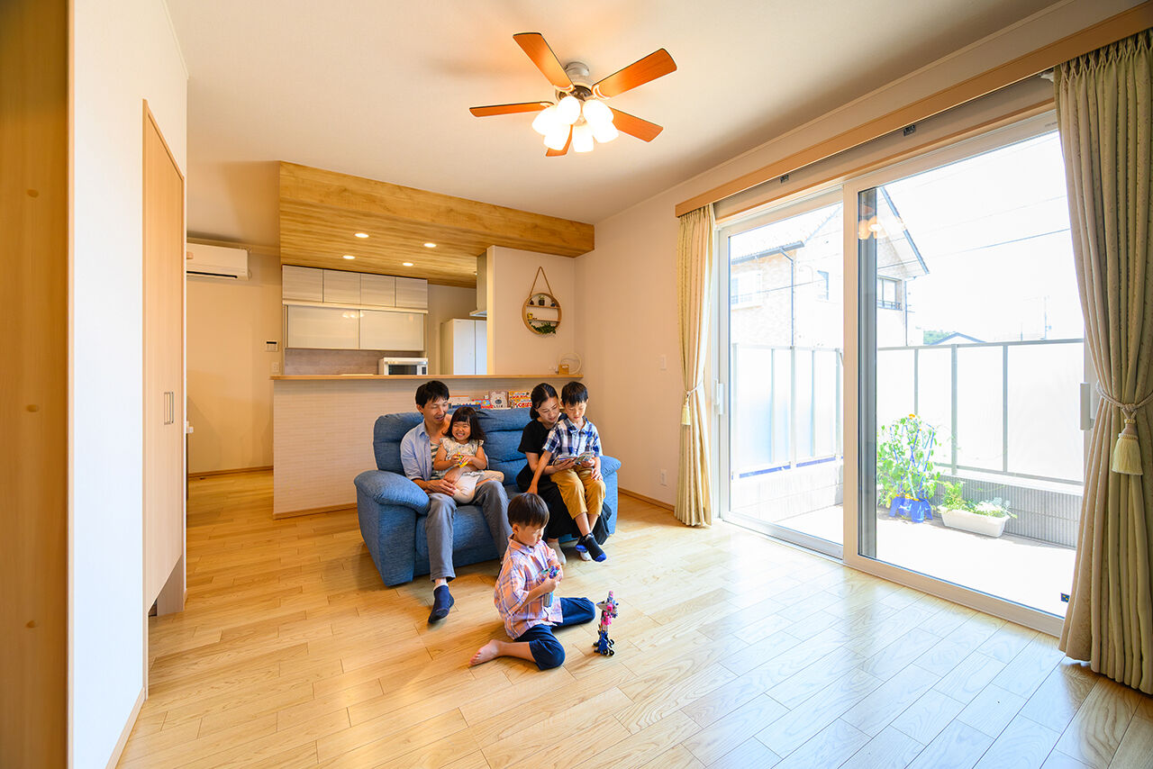 クレバリーホーム 【3500～3999万円／回遊動線／間取図】家族を近くに感じるL字型のLDK。家事がはかどる効率的な間取りを実現の建築実例画像1