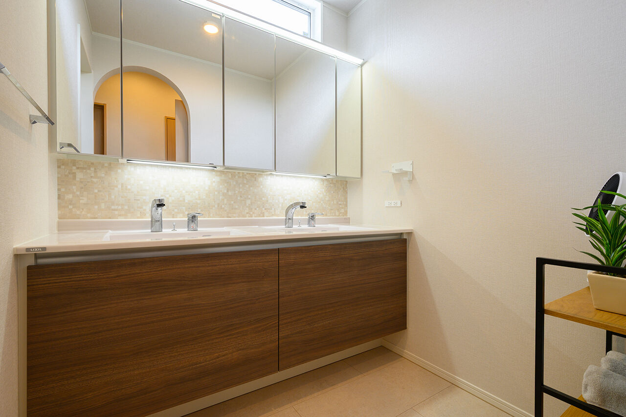 クレバリーホーム 【3500～3999万円／回遊動線／間取図】家族を近くに感じるL字型のLDK。家事がはかどる効率的な間取りを実現の建築実例画像8