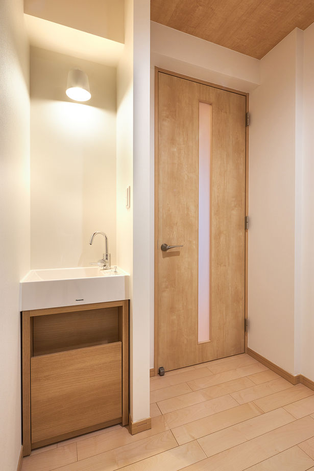 テクノホーム(一級建築士事務所) 【RC/賃貸併用】コンクリート打ち放しの外壁が美しい表情を見せる家。頑強なRC造の特性を活かしたリビングの建築実例画像7