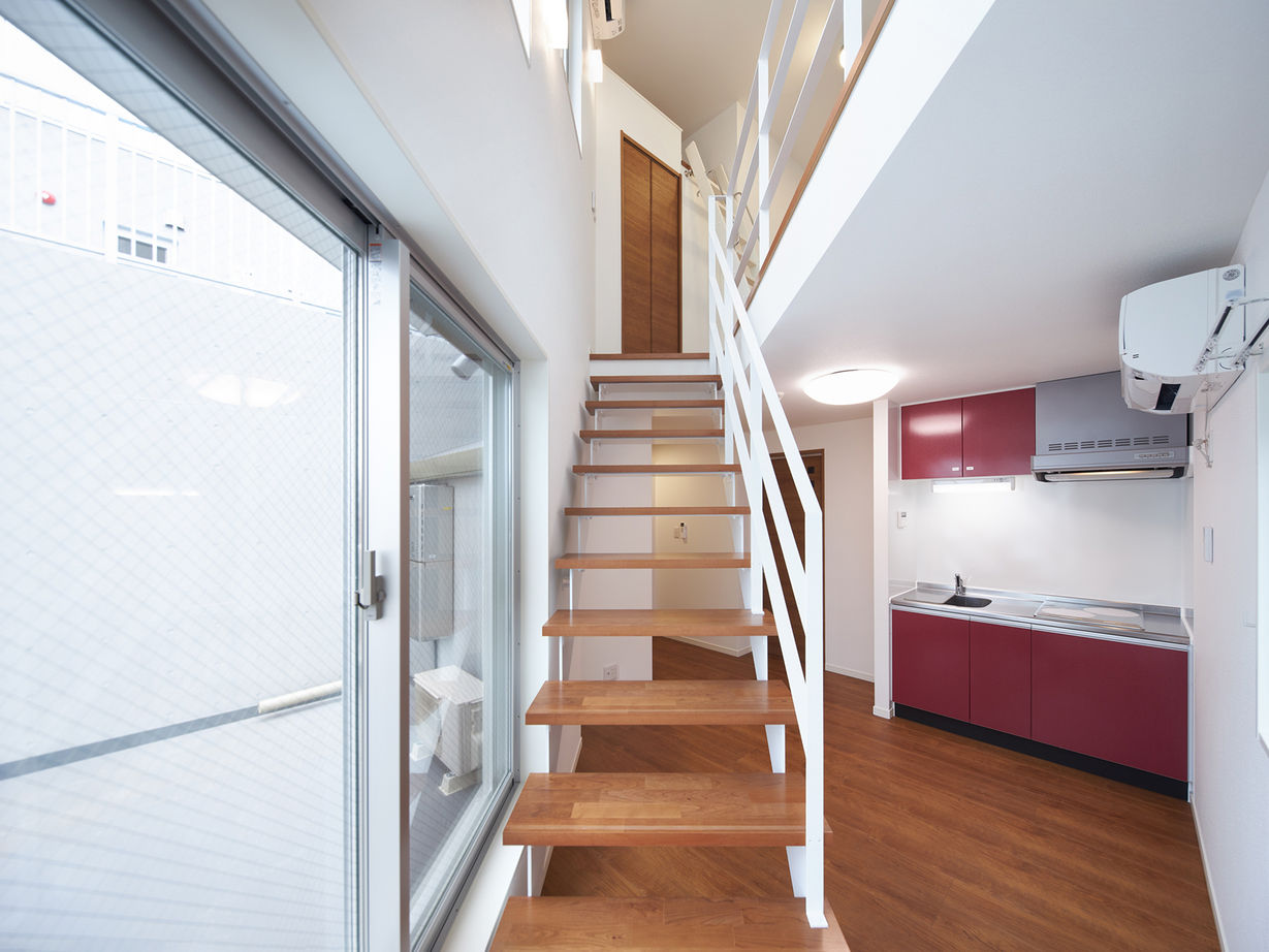 テクノホーム(一級建築士事務所) 【RC/賃貸併用】コンクリート打ち放しの外壁が美しい表情を見せる家。頑強なRC造の特性を活かしたリビングの建築実例画像10