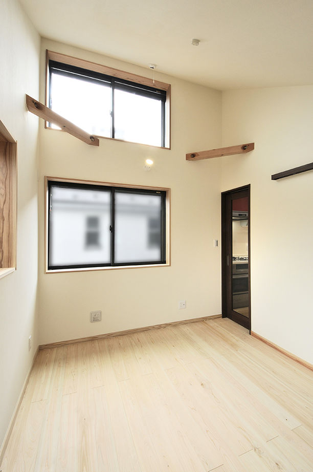 カツマタ＜一級建築士事務所＞ 【3000万円～3499万円／2階LDK／無垢材／収納充実】子どもが走り回れる回遊動線や木が香る書斎のある住まいの建築実例画像7