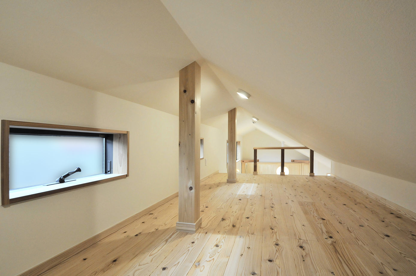 カツマタ＜一級建築士事務所＞ 【3000万円～3499万円／2階LDK／無垢材／収納充実】子どもが走り回れる回遊動線や木が香る書斎のある住まいの建築実例画像10