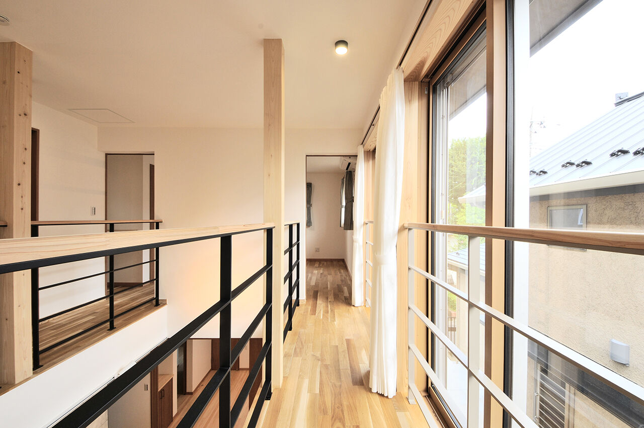 カツマタ＜一級建築士事務所＞ 【無垢材／吹抜／間取図】木の香りと温もりに包まれる吹き抜けリビングのある家の建築実例画像8