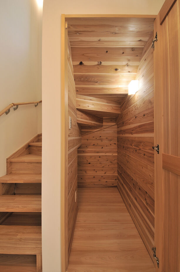 カツマタ＜一級建築士事務所＞ 【無垢材／吹抜／間取図】木の香りと温もりに包まれる吹き抜けリビングのある家の建築実例画像9