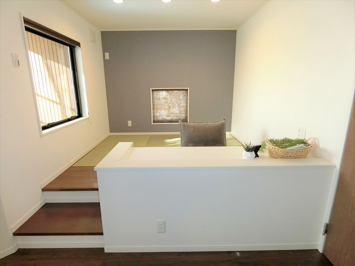 桔梗企画設計 【桶川市/4LDK/31.99坪】 高天井で解放感のあるリビングと日当たりの良いテラスの建築実例画像5