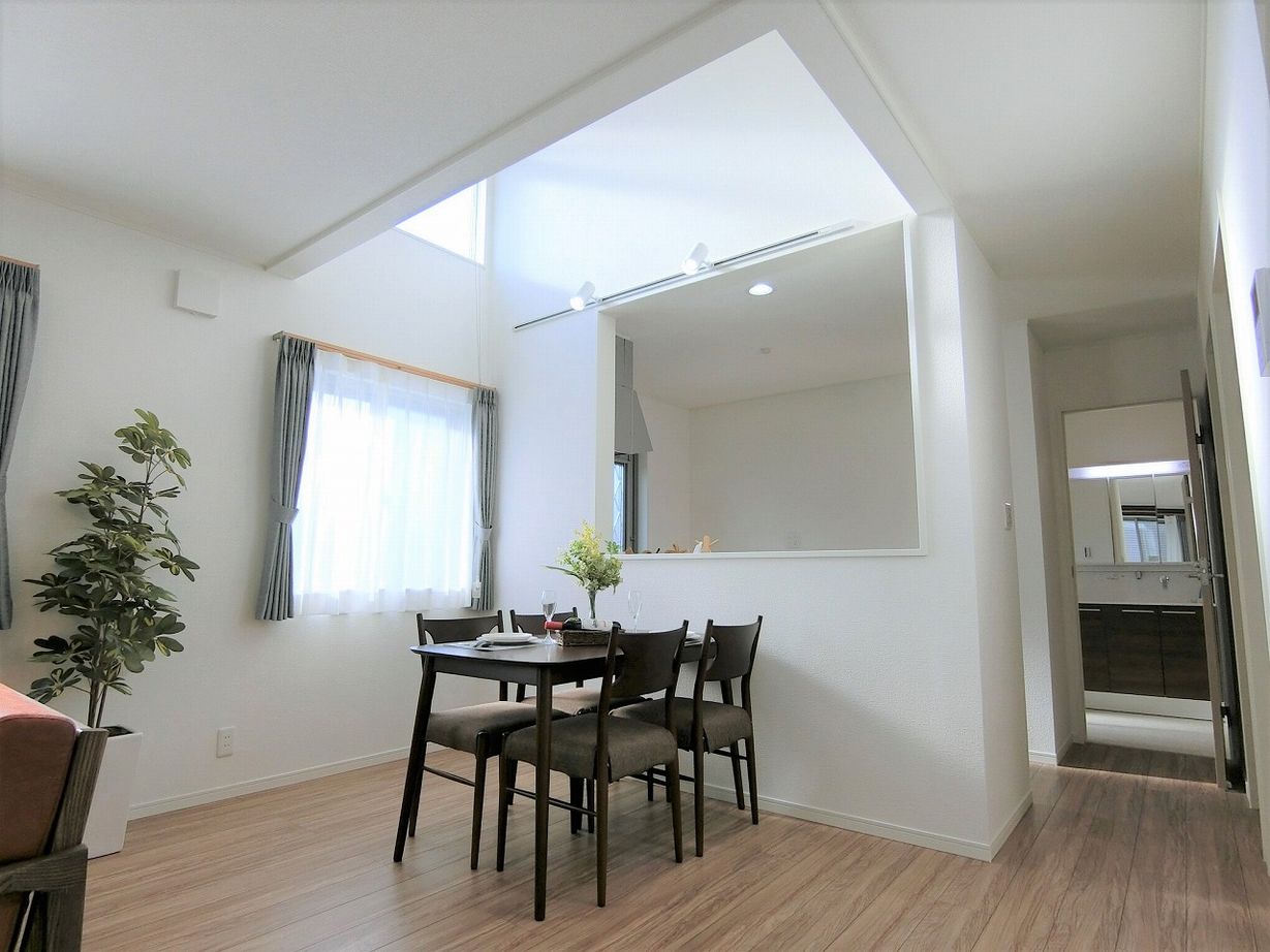 桔梗企画設計 【上尾市/4LDK/31坪】勾配天井や現しの梁、遊び心のあるロフトなどをちりばめた楽しくなる住まいの建築実例画像3