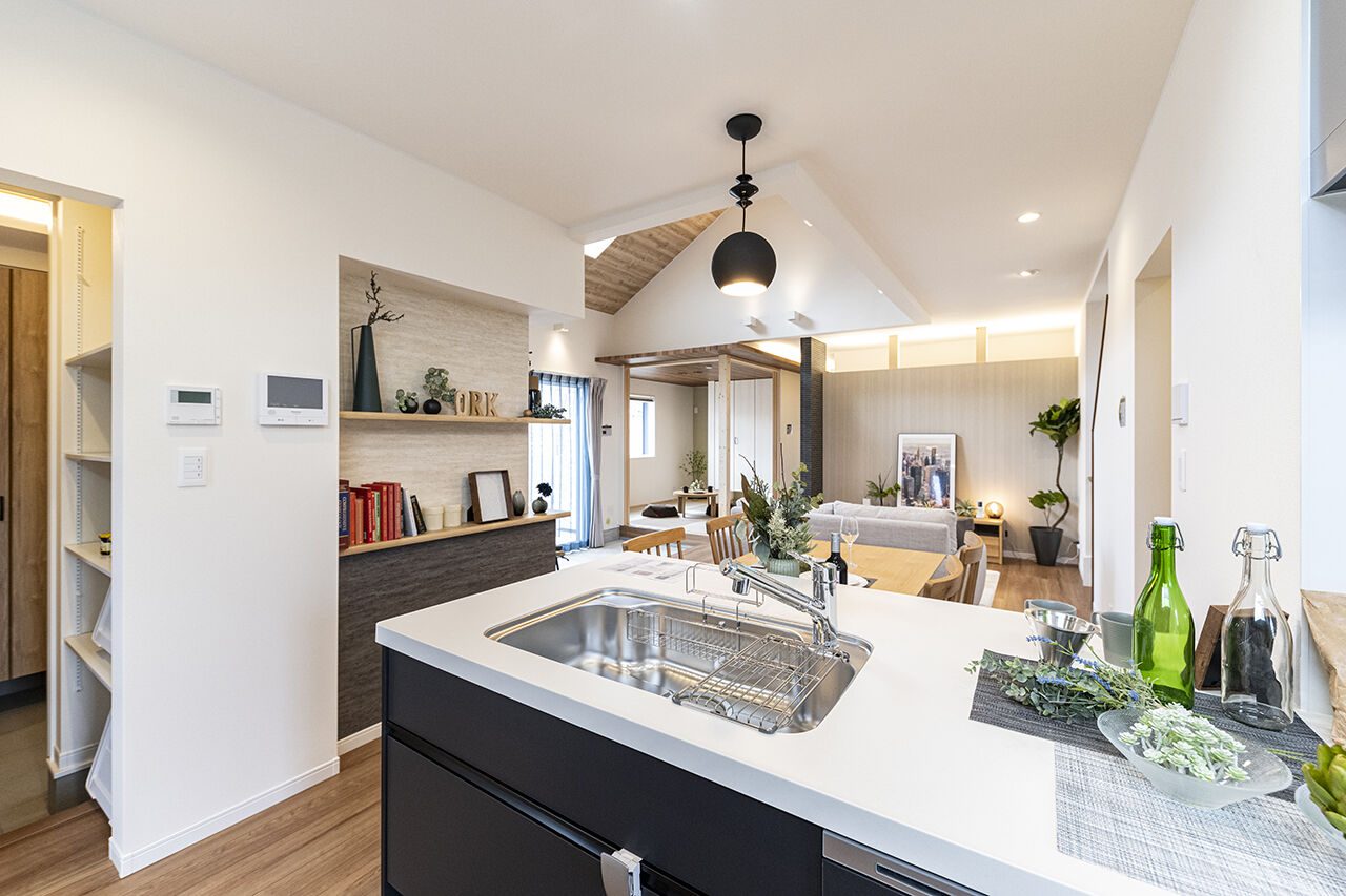 御浜住宅グループ（御浜建設） 枚方市｜2000万円台｜35坪｜間取り図｜吹き抜けが開放感を演出。暮らしの楽しみが広がる土間のある家の建築実例画像6